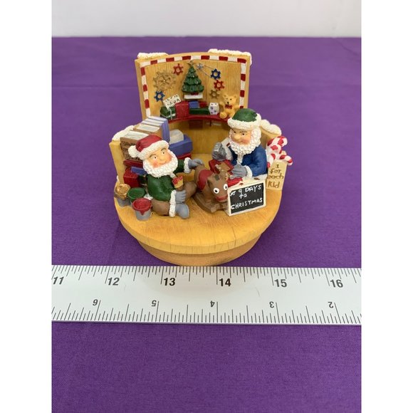 Our American Gift Candle Topper Santa‘s Workshop Topper number 4050 2001 - Picture 4 of 10